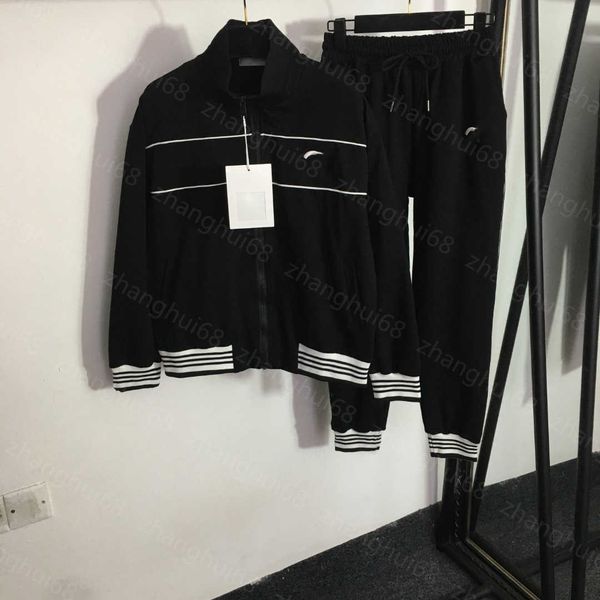 23ss womens designer clothing women tracksuit windbreaker set logo embroidery stand collar long sleeve zipper coat elastic waist pants set w, Gray
23ss womens designer clothing women tracksuit windbreaker set logo embroidery stand collar long sleeve zipper coat elastic waist pants set w, Gray