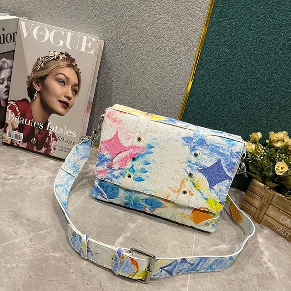 beautiful women messenger bags with chain luxurys designers handbag lady totes fashion vintage printing shoulder bag classic crossbody bag c
beautiful women messenger bags with chain luxurys designers handbag lady totes fashion vintage printing shoulder bag classic crossbody bag c