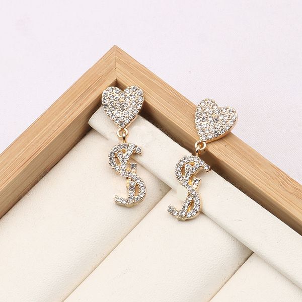 luxury designers earring stud letter famous women fashion rhinestone round earring letter wedding party jewerlry 18k gold plated 20style, Golden;silver
luxury designers earring stud letter famous women fashion rhinestone round earring letter wedding party jewerlry 18k gold plated 20style, Golden;silver
