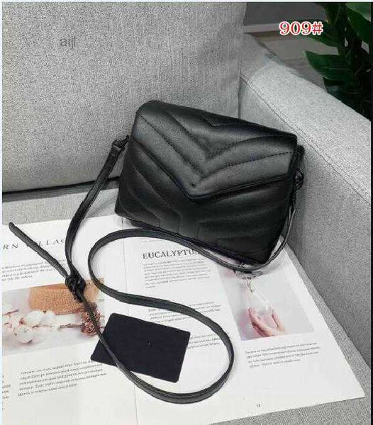 luxury designer handbag chain crossbody shoulder bag for women fashion bags lady handbags leather purse messenger 909# 20x15x5cm
luxury designer handbag chain crossbody shoulder bag for women fashion bags lady handbags leather purse messenger 909# 20x15x5cm