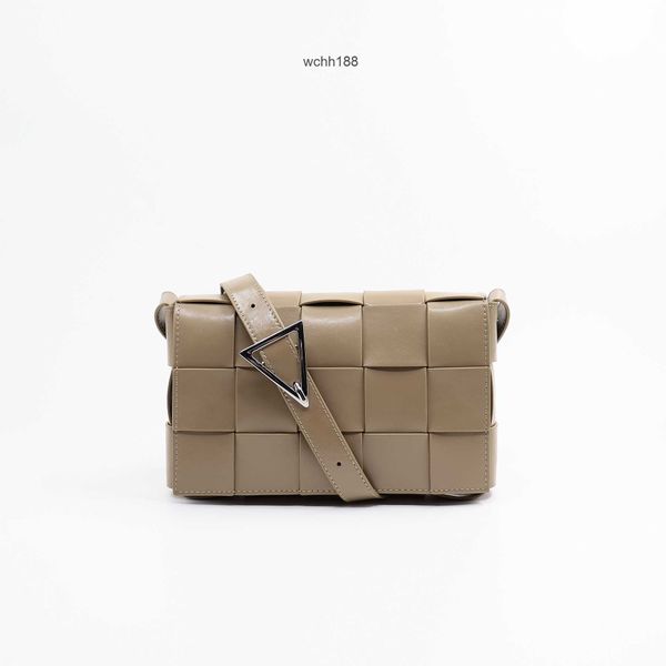 evening shoulder bag 2023 straddle bottegas designer one bags versatile venetass cassettes oblique fashion woven elegant simple women's
evening shoulder bag 2023 straddle bottegas designer one bags versatile venetass cassettes oblique fashion woven elegant simple women's