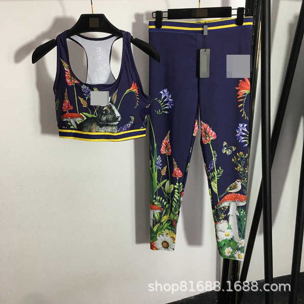 23ss women tracksuit yoga suit women designer clothes yoga print tank with chest pads tight leggings breathable set set women clothes, Gray 
23ss women tracksuit yoga suit women designer clothes yoga print tank with chest pads tight leggings breathable set set women clothes, Gray