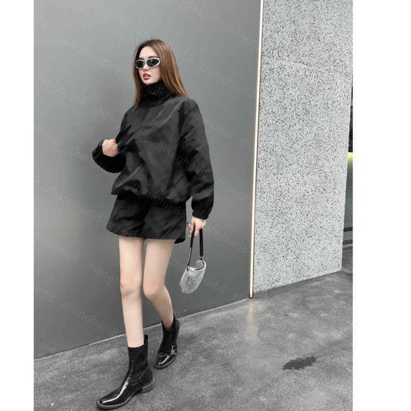 23ss windbreaker set womens designer clothing women tracksuit full letter logo printed stand collar hooded trench coat elastic waist shorts, Gray
23ss windbreaker set womens designer clothing women tracksuit full letter logo printed stand collar hooded trench coat elastic waist shorts, Gray