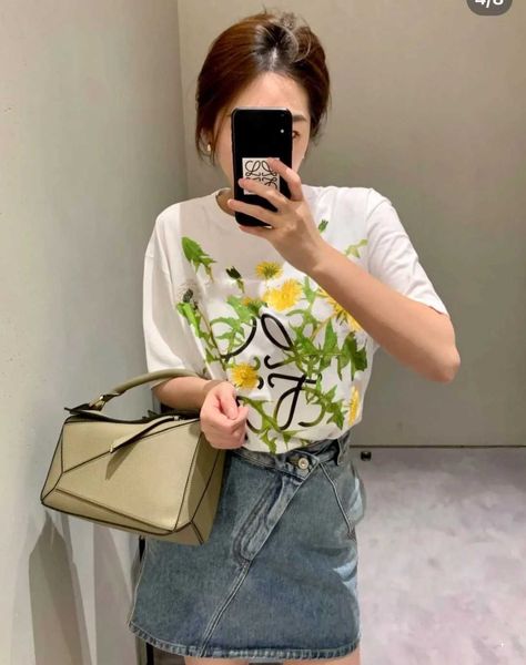 spring/summer family's new embroidery and printing of flowers grass leisure summer dress men's women's loose t-shirt, White
spring/summer family's new embroidery and printing of flowers grass leisure summer dress men's women's loose t-shirt, White
