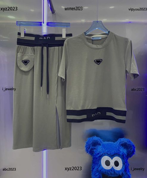 woman designer dress fashion two piece dress size s-l metal logo decoration t-shirt and lace up pocket decoration skirt june12, White
woman designer dress fashion two piece dress size s-l metal logo decoration t-shirt and lace up pocket decoration skirt june12, White
