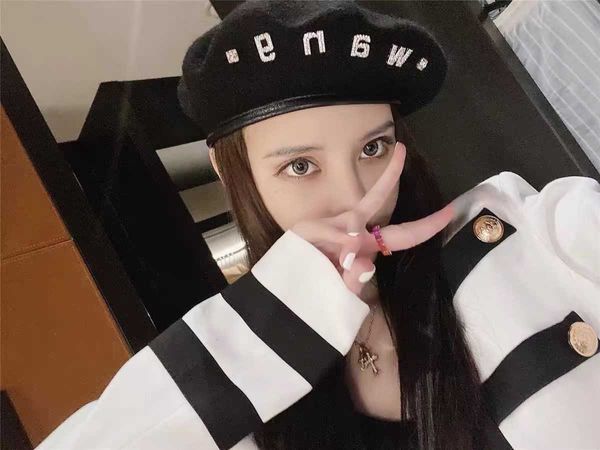 fashion newsboy cap designer luxury beret autumn and winter new wool beret net red king diamond letter painter hat fashion korean version ve, Blue;gray
fashion newsboy cap designer luxury beret autumn and winter new wool beret net red king diamond letter painter hat fashion korean version ve, Blue;gray