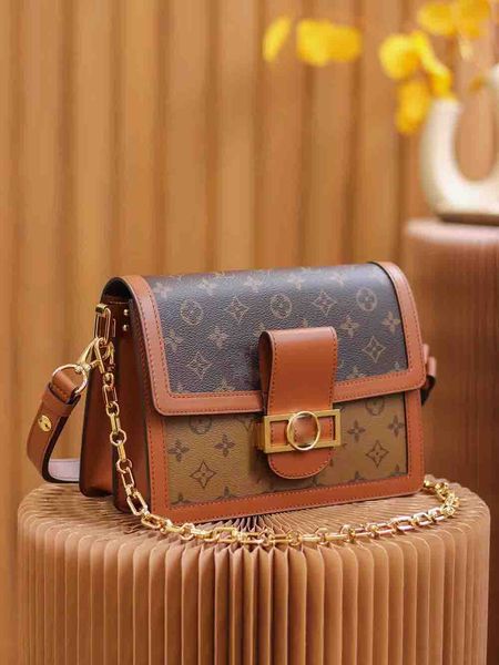 2023 designer bag women's one-shoulder luxury fashion atmospheric jigsaw bag leather portable skew cross bag women's tote bags8888
2023 designer bag women's one-shoulder luxury fashion atmospheric jigsaw bag leather portable skew cross bag women's tote bags8888