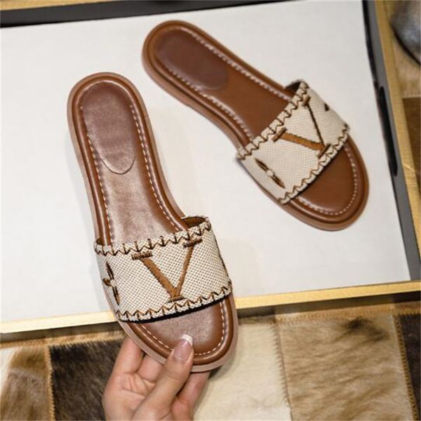 designer slippers classic sandals genuine leather fashion shoes ladies embroidery slides beach flat heel flip flops size 36-42, Black
designer slippers classic sandals genuine leather fashion shoes ladies embroidery slides beach flat heel flip flops size 36-42, Black