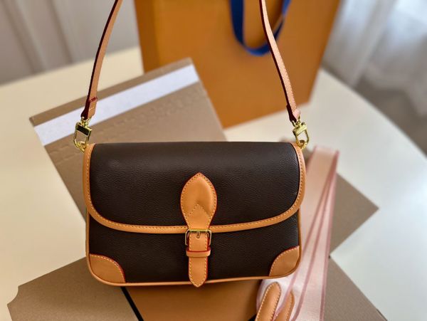 7a quality luxurys designers postman bags wallets card holder envelope cross body totes men leather shoulder
7a quality luxurys designers postman bags wallets card holder envelope cross body totes men leather shoulder