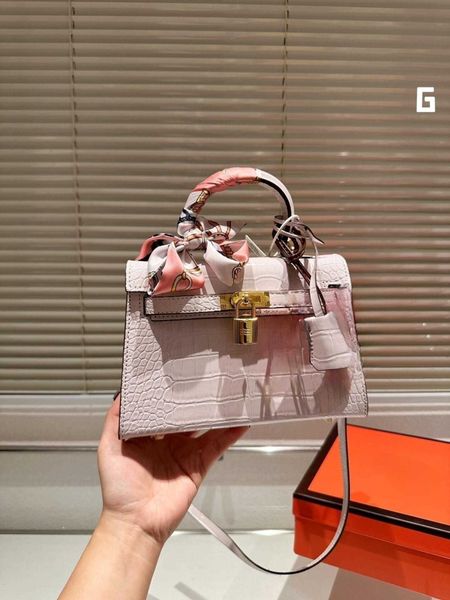 suitcase and bag dinner advanced crocodile pattern second generation kelly women's summer new portable single shoulder messenger bag
suitcase and bag dinner advanced crocodile pattern second generation kelly women's summer new portable single shoulder messenger bag