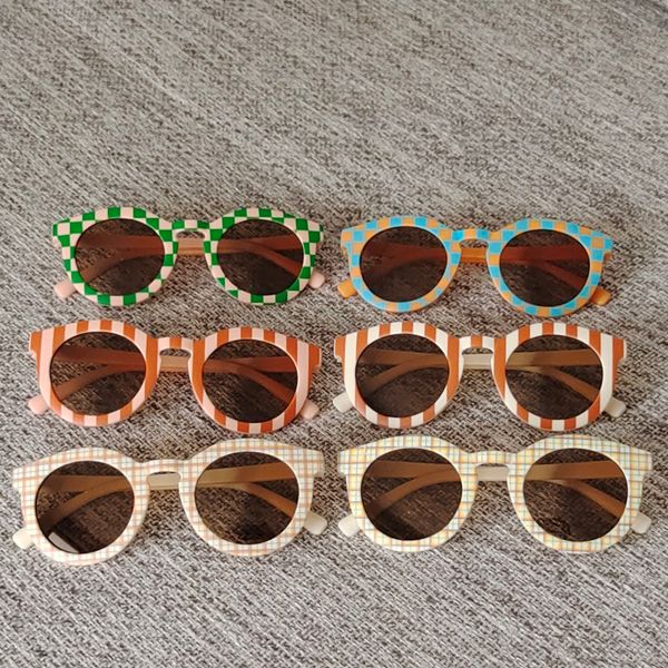 fashion stripes pattern sunglasses kids round cat eye frame factory wholesale, White;black
fashion stripes pattern sunglasses kids round cat eye frame factory wholesale, White;black