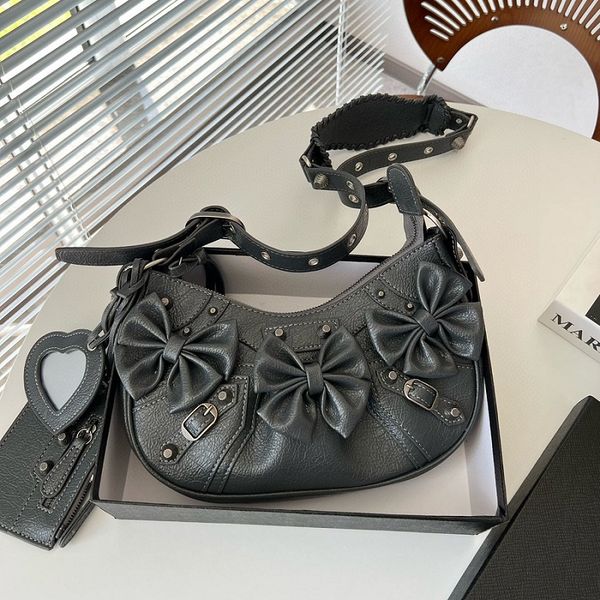 vintage shoulder bag fashion handbag outdoor motorcycle bag bow decoration leather womens bag
vintage shoulder bag fashion handbag outdoor motorcycle bag bow decoration leather womens bag