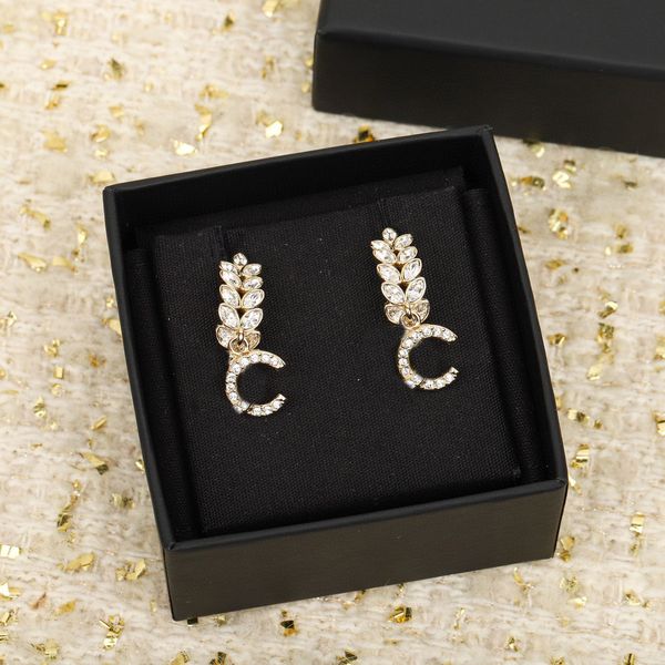 2023 luxury quality charm drop earring with diamond have box stamp leaf shape ps7114b, Golden
2023 luxury quality charm drop earring with diamond have box stamp leaf shape ps7114b, Golden