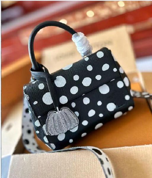 cluny bb bags designer handbags women luxurys shoulder crossbody bag classic leather canvas colorful strap shoulder bag fashion wallet oi87
cluny bb bags designer handbags women luxurys shoulder crossbody bag classic leather canvas colorful strap shoulder bag fashion wallet oi87