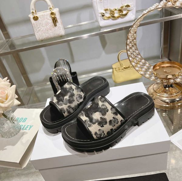 real cowhide leather triomphe sandal clea chunky sandals designer slippers gladiator platform mule thick bottom logo slides women ladies hee, Black
real cowhide leather triomphe sandal clea chunky sandals designer slippers gladiator platform mule thick bottom logo slides women ladies hee, Black