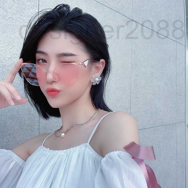 irregular triangle sunglasses women brand designer gradient fashion sun glasses female luxury metal curved temples oculos de sol h3vn, White;black
irregular triangle sunglasses women brand designer gradient fashion sun glasses female luxury metal curved temples oculos de sol h3vn, White;black