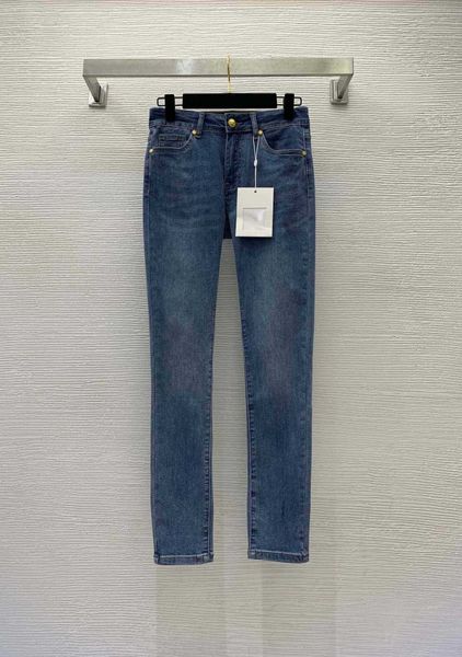 23ss womens pants denim jeans designer women jeans summer new trouser hem metal decoration 3d embossed medium high waist slim cropped jeans, Blue
23ss womens pants denim jeans designer women jeans summer new trouser hem metal decoration 3d embossed medium high waist slim cropped jeans, Blue