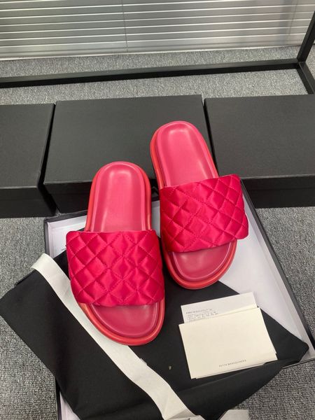 23vs spring and summer the latest king explosive sandals electric embroidered diamond check muffin flip-flops, Black
23vs spring and summer the latest king explosive sandals electric embroidered diamond check muffin flip-flops, Black