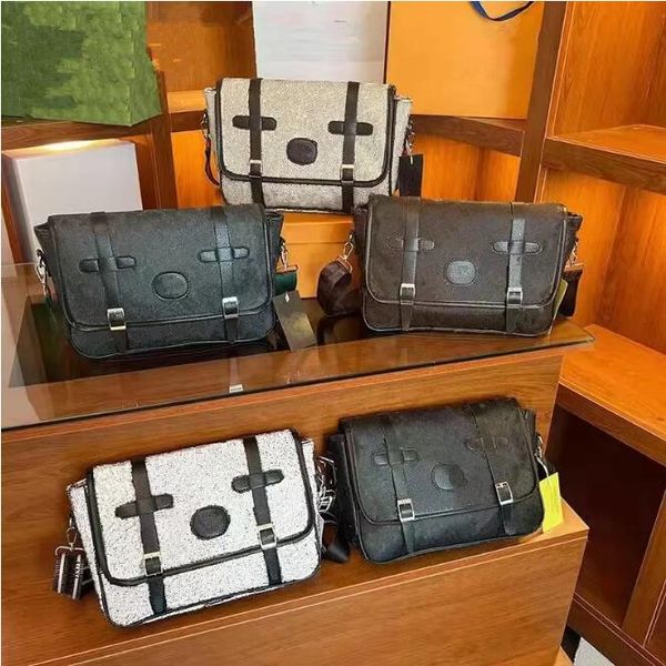 classic letter crossbody messager bags men women pu leather shoulder bag brown flower printed chest pack designer totes outdoor travel phone
classic letter crossbody messager bags men women pu leather shoulder bag brown flower printed chest pack designer totes outdoor travel phone