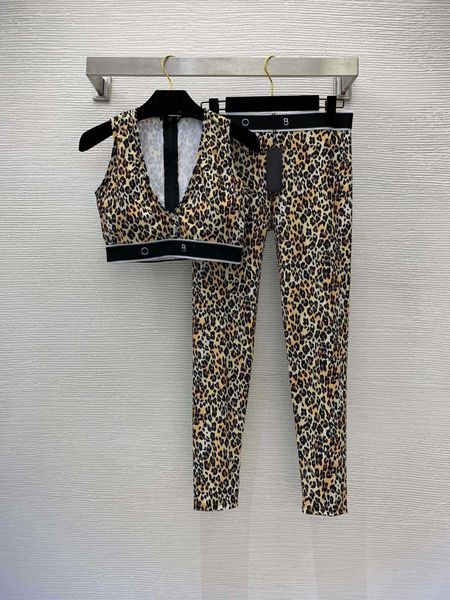 23ss yoga suit women designer clothes new yoga leopard letter ribbon splice umbilical v-neck tank tight leggings set women clothes, Gray
23ss yoga suit women designer clothes new yoga leopard letter ribbon splice umbilical v-neck tank tight leggings set women clothes, Gray