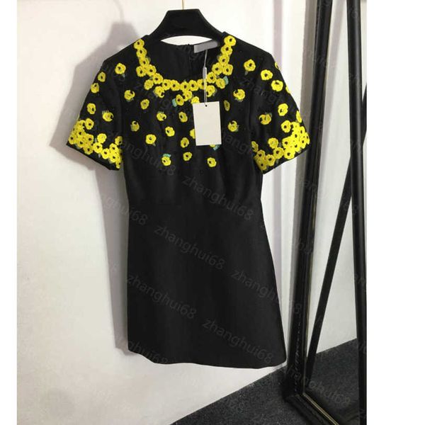 23ss summer dresses women dress womens designer clothing beaded embroidered small yellow flower short-sleeved dress womens clothing a1, Black;gray
23ss summer dresses women dress womens designer clothing beaded embroidered small yellow flower short-sleeved dress womens clothing a1, Black;gray