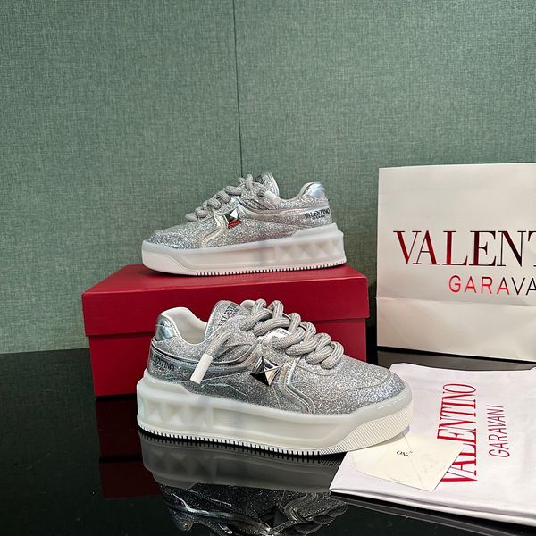 2023 fall and winter new great womens and mens luxury designer sneaker casual designer sneakers shoes - womens and mens eu size 35-45 shoes, Red;white
2023 fall and winter new great womens and mens luxury designer sneaker casual designer sneakers shoes - womens and mens eu size 35-45 shoes, Red;white