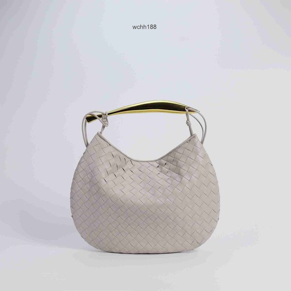 2023 sardines bottegas leather women's designer sardine venetas large long strap shaped bag hand woven half moon single shoulder diagon
2023 sardines bottegas leather women's designer sardine venetas large long strap shaped bag hand woven half moon single shoulder diagon