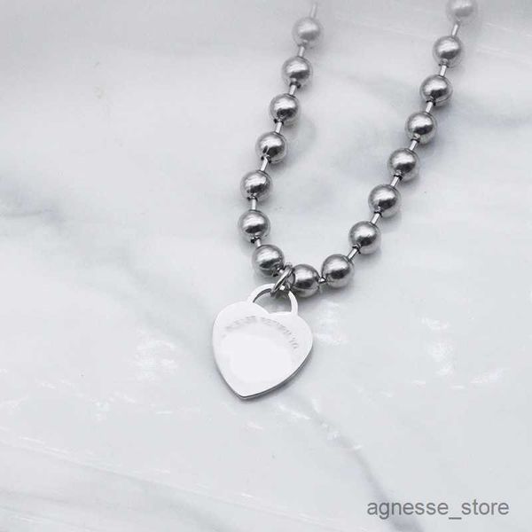 pendant necklaces luxury designer pendant 15mm heart necklaces women hollow bead chain jewelry on the neck valentine day r230615, Silver
pendant necklaces luxury designer pendant 15mm heart necklaces women hollow bead chain jewelry on the neck valentine day r230615, Silver