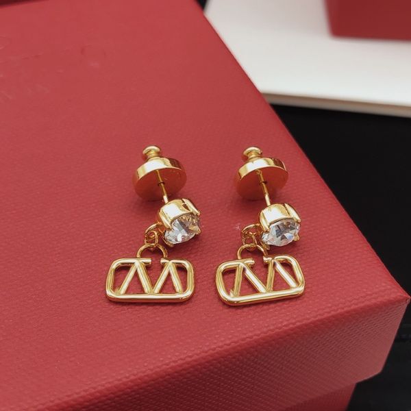 2023 earrings designer for women stud luxury gold heart valentinosity shape pearl crystal gold double v letter jewelry classic ah2f, Golden;silver
2023 earrings designer for women stud luxury gold heart valentinosity shape pearl crystal gold double v letter jewelry classic ah2f, Golden;silver