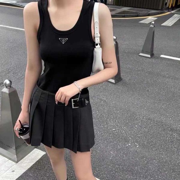 correct high edition 1.1pra pra new metal triangle letter short sleeve tank knitted slim fit pure, White
correct high edition 1.1pra pra new metal triangle letter short sleeve tank knitted slim fit pure, White