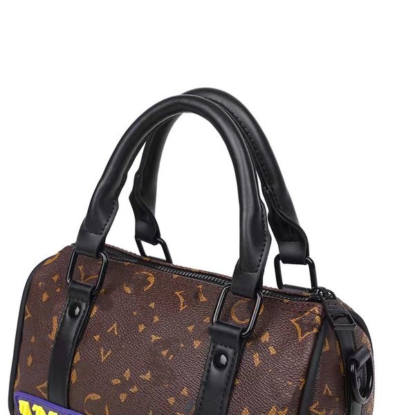2023 the latest men's solid rubber sole shoulder bag fashion cross-body bag seenwork detail let you love
2023 the latest men's solid rubber sole shoulder bag fashion cross-body bag seenwork detail let you love