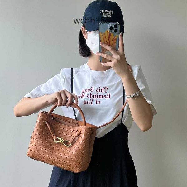bottegas totes bags designer venetas rope acro 2023 high-grade woven handbag metal andiamo buckle tote bag one shoulder portable cross k0ev
bottegas totes bags designer venetas rope acro 2023 high-grade woven handbag metal andiamo buckle tote bag one shoulder portable cross k0ev