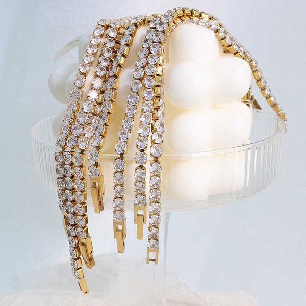 fashion and luxury 18k gold-plated stainless steel cubic zirconia diamond tennis bracelet, Silver 
fashion and luxury 18k gold-plated stainless steel cubic zirconia diamond tennis bracelet, Silver