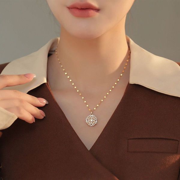 2023 fashion new designer necklace luxury rotating four-leaf clover micro-inset zircon pendant necklace simple clavicle chain no box, Silver
2023 fashion new designer necklace luxury rotating four-leaf clover micro-inset zircon pendant necklace simple clavicle chain no box, Silver