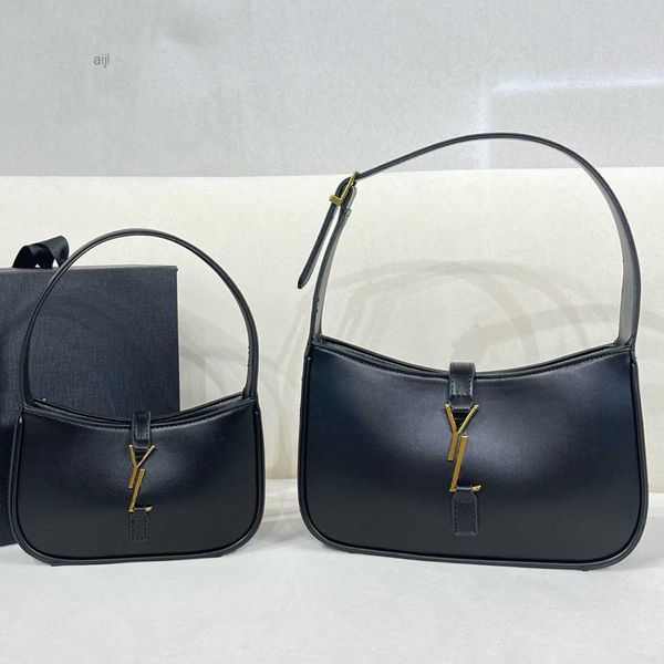 hobole bag 2023 armpit bags classic leather designer handbags for ladies quality shoulder baguette le5 a7 multi-color fashion wholesale001
hobole bag 2023 armpit bags classic leather designer handbags for ladies quality shoulder baguette le5 a7 multi-color fashion wholesale001