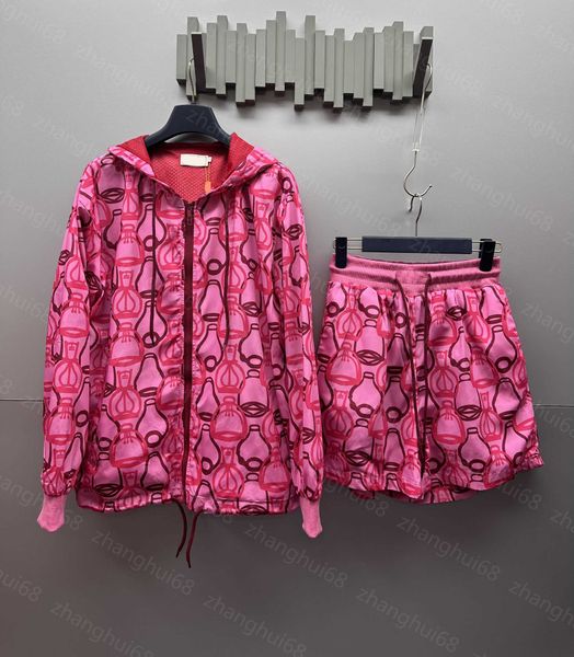 23ss women tracksuit windbreaker set womens designer clothing printed hooded trench coat elastic waist drawstring shorts set womens clothing, Gray
23ss women tracksuit windbreaker set womens designer clothing printed hooded trench coat elastic waist drawstring shorts set womens clothing, Gray