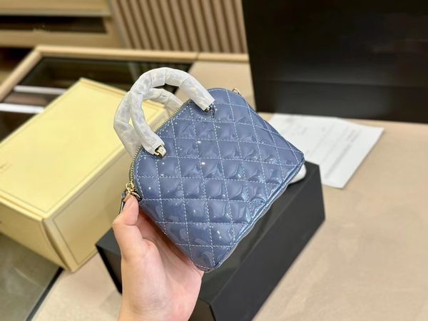 5a designers bags luxurys women handbag shoulder bags fashion lady wallet casual and versatile shell package 5 colors style very good nice
5a designers bags luxurys women handbag shoulder bags fashion lady wallet casual and versatile shell package 5 colors style very good nice