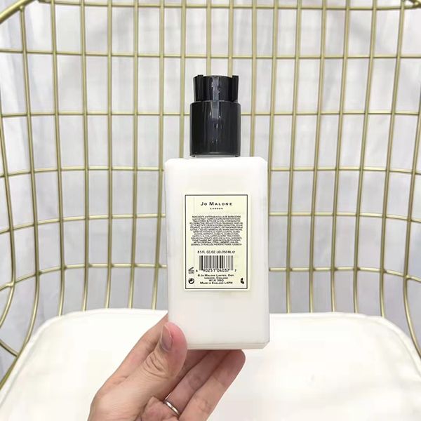 wholesale perfume women men 250ml body lotion skin care moisturizing soothing brightening fast delivery
wholesale perfume women men 250ml body lotion skin care moisturizing soothing brightening fast delivery