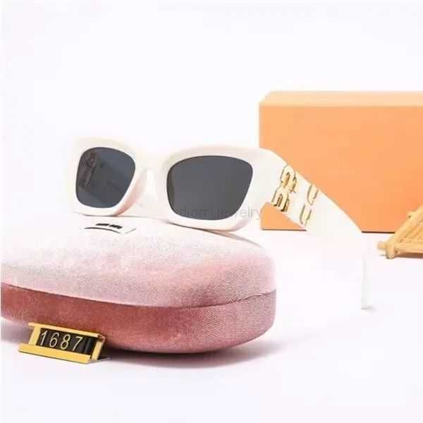 2023 new designer miu sunglasses for women men smu09ws mirror leg miu letter miu11ws decorated face shape 12aju, White;black
2023 new designer miu sunglasses for women men smu09ws mirror leg miu letter miu11ws decorated face shape 12aju, White;black