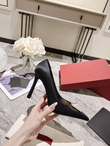 luxury designer dress shoes valentinosity women's high heels new spring and autumn sandals designer fashion formal dress elegant temper, Black
luxury designer dress shoes valentinosity women's high heels new spring and autumn sandals designer fashion formal dress elegant temper, Black