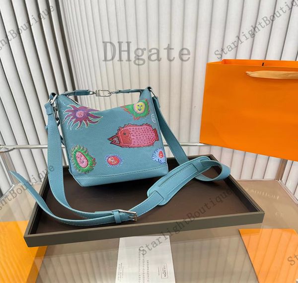 designer cartoon bucket bag non-detachable adjustable strap vintage embossing fashionable and versatile single shoulder crossbody bag
designer cartoon bucket bag non-detachable adjustable strap vintage embossing fashionable and versatile single shoulder crossbody bag