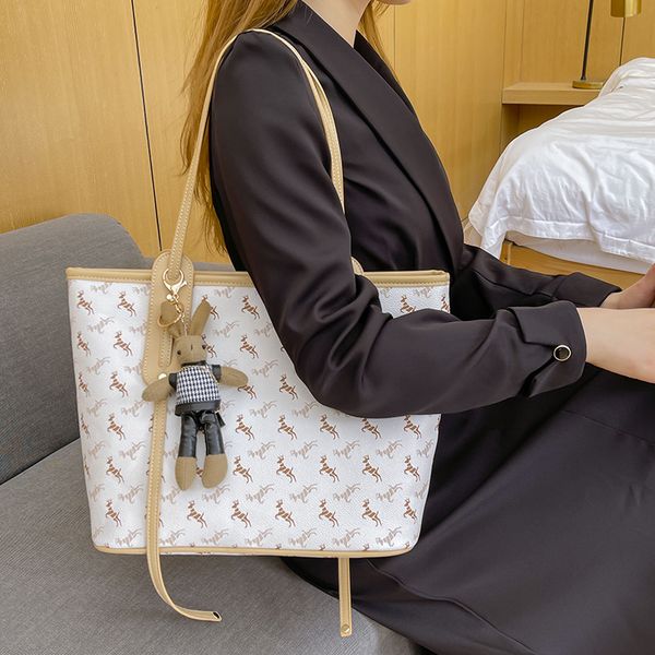 women handbag commuter tote bags shopping bag shoulder crossbody purse fashion leather large capacity trendy and stylish clutch purses
women handbag commuter tote bags shopping bag shoulder crossbody purse fashion leather large capacity trendy and stylish clutch purses