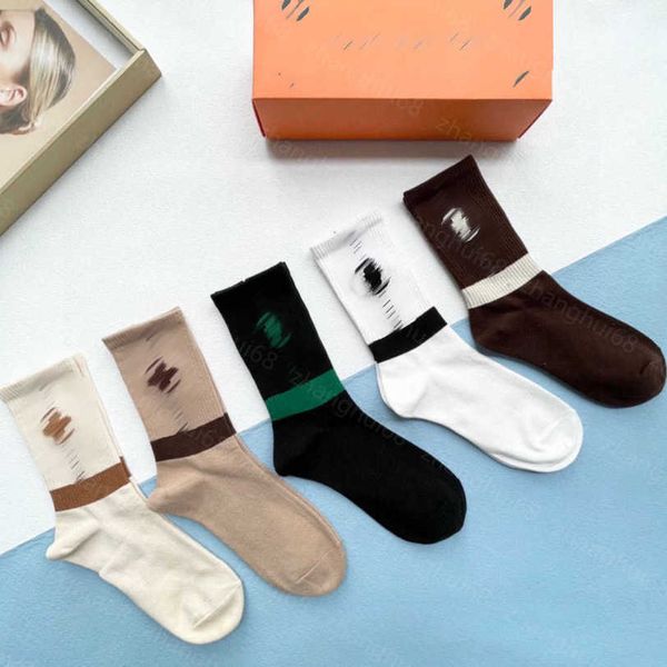 23ss designer women socks stocking 5 pairs in box color matching letter jacquard summer socks pure cotton sweat-absorbent comfortable womens, Black;white
23ss designer women socks stocking 5 pairs in box color matching letter jacquard summer socks pure cotton sweat-absorbent comfortable womens, Black;white