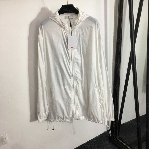 23ss womens jacket womens designer clothing back print long-sleeved hooded thin sunscreen trench zipper jacket women clothes, Black;brown
23ss womens jacket womens designer clothing back print long-sleeved hooded thin sunscreen trench zipper jacket women clothes, Black;brown