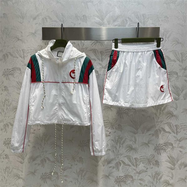 designer two piece set women red and green webbing embellishment american detachable hooded short jacket high waist a-line version elastic s, White
designer two piece set women red and green webbing embellishment american detachable hooded short jacket high waist a-line version elastic s, White