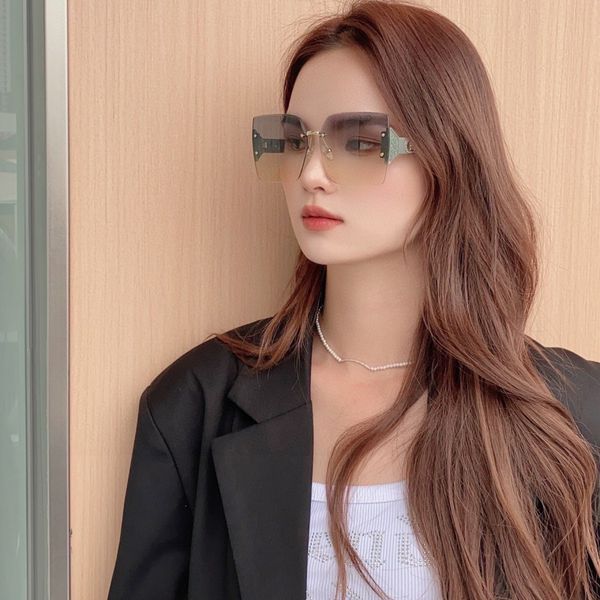 luxury brand selling sunglasses 2023 new frameless large lenses fashion trend single item holiday travel essential ing, White;black
luxury brand selling sunglasses 2023 new frameless large lenses fashion trend single item holiday travel essential ing, White;black