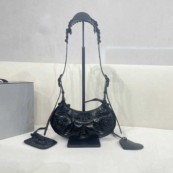 new le cagole rivet locomotive bag spicy girl three in one pleated crescent bag single shoulder oblique span bag
new le cagole rivet locomotive bag spicy girl three in one pleated crescent bag single shoulder oblique span bag