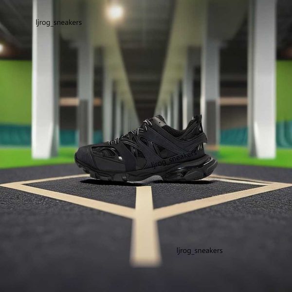 track 3 3.0 designer men women casual shoes triple white black tess.s. lighted gomma leather trainer nylon printed platform trainers shoes l
track 3 3.0 designer men women casual shoes triple white black tess.s. lighted gomma leather trainer nylon printed platform trainers shoes l
