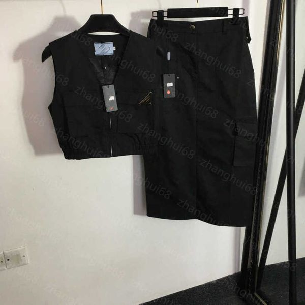 23ss womens designer clothing skirt set letter triangle pocket v-neck waistcoat high-waisted slit tooling half skirt sets womens clothing a1, White
23ss womens designer clothing skirt set letter triangle pocket v-neck waistcoat high-waisted slit tooling half skirt sets womens clothing a1, White
