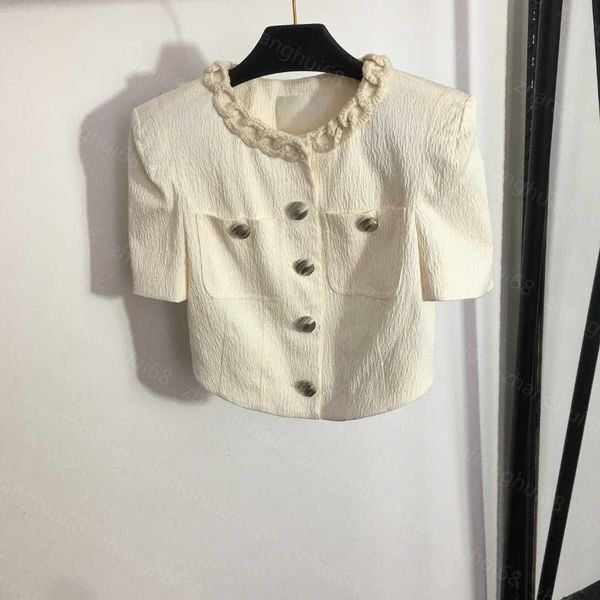 23ss womens designer clothing womens jacket twist braid embroidery round neck girl small fragrance ruffled jacquard short sleeve coat women, Black;brown
23ss womens designer clothing womens jacket twist braid embroidery round neck girl small fragrance ruffled jacquard short sleeve coat women, Black;brown